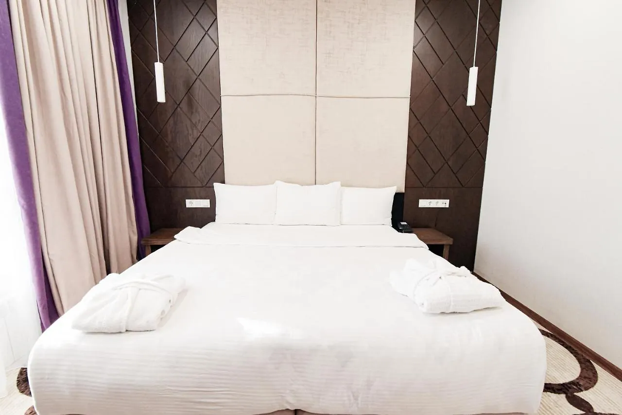 East Palace Hotel 阿拉木图 4*,